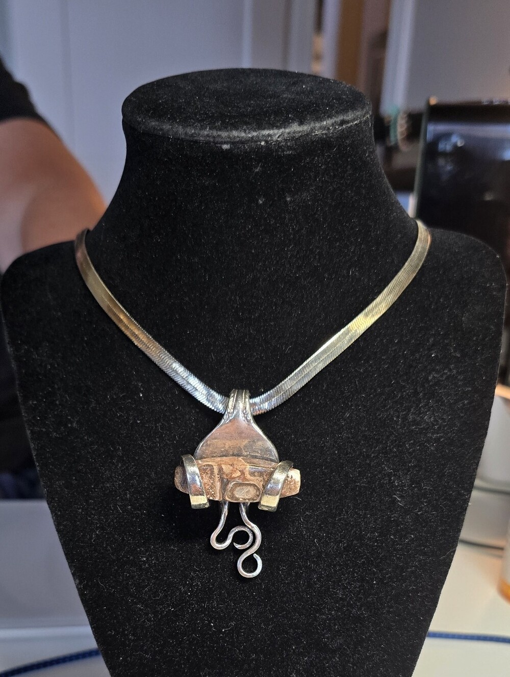 Vintage Southwestern Handmade silver pendant W/Turritella Fossil Stone NWOT